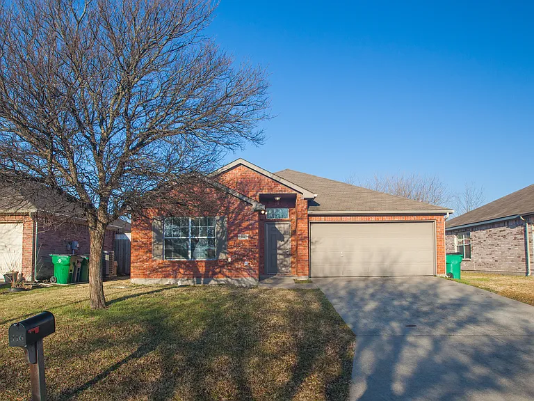 416 Joyce Way — Photo 1