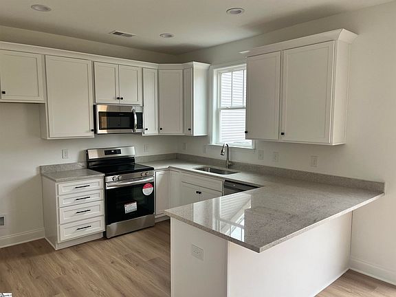 3rd image of 35 Landry Ln