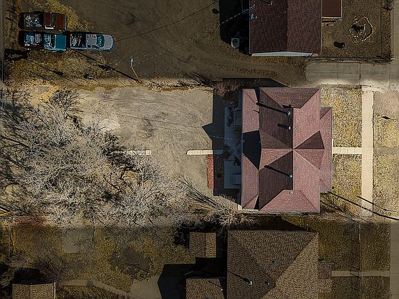 3rd image of 817-819 Robinson Ave