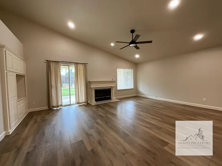 1834 E Lester Ave — Photo 9