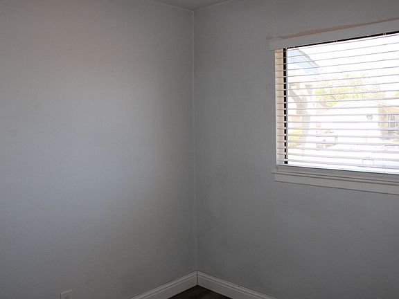 5th image of 1812 Jamestown Dr