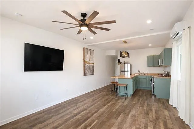 2 bed, 1.0 bath, 1425 sqft, $1,300 — Photo 3