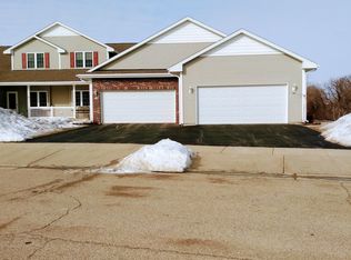 642 S Waters Edge Dr, Whitewater, WI 53190