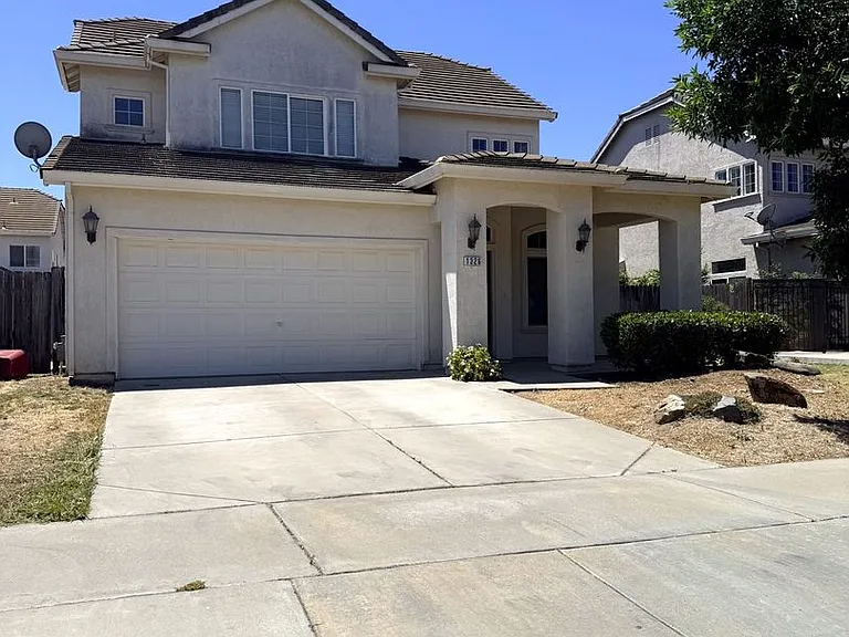 1326 Tide Dr — Photo 1