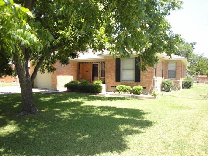 Front of 2817 Crest Ridge