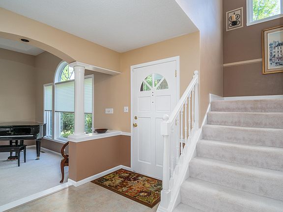 5th image of 217 Windward Hills Ave