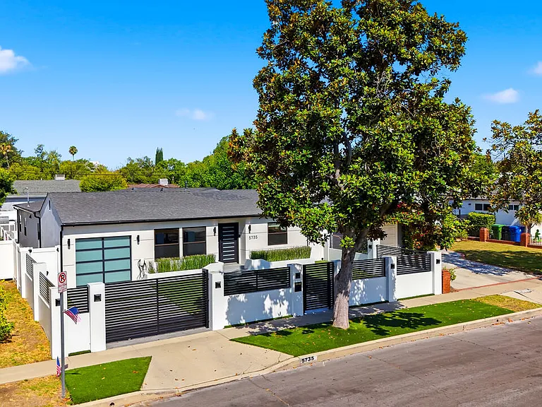 5735 Saloma Ave — Photo 24
