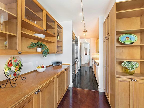4th image of 150 Columbus Ave APT 10C