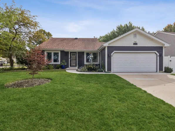 771 Covington Cir, Crystal Lake, IL 60014
