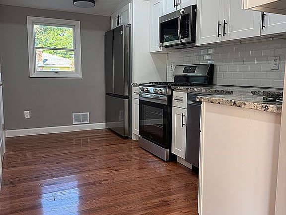 5th image of 1318 Chicago Ave