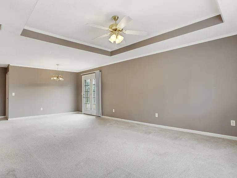 2115 Walberg Dr — Photo 10
