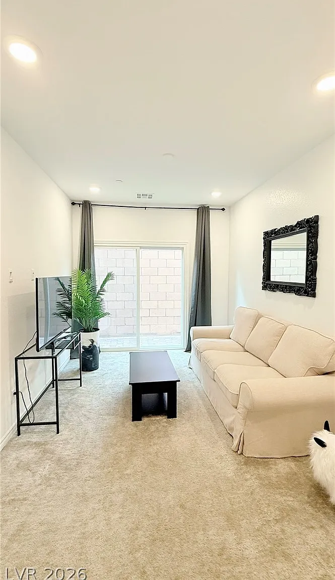 1 bed, 1.0 bath, 1859 sqft, $1,400 — Photo 3