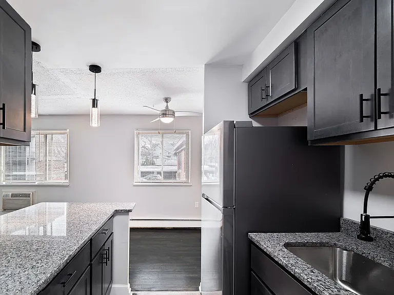 Coventry Mayfield Apartments — Photo 20