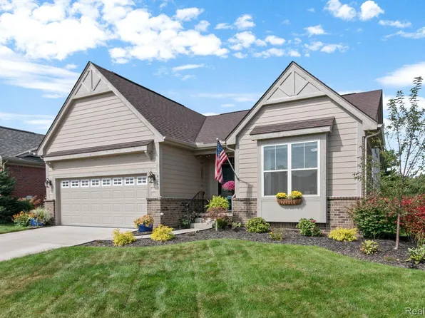 8343 Stamford Dr, Ypsilanti, MI 48198