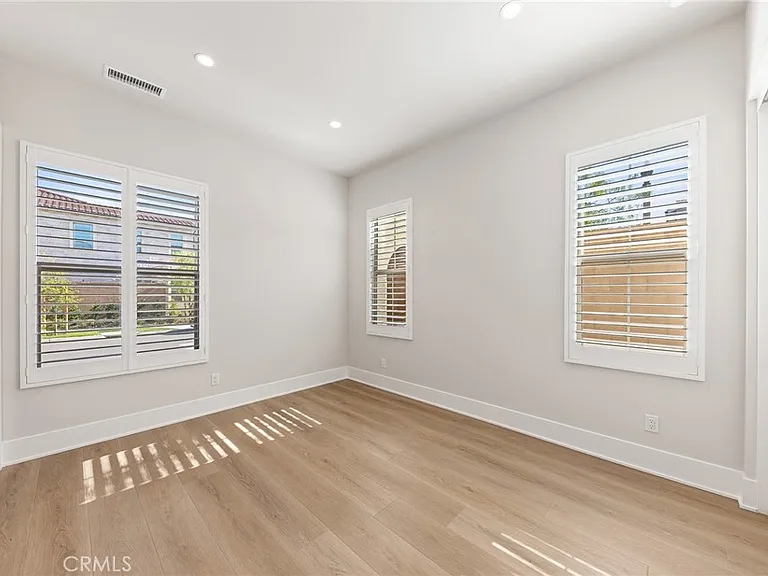 207 Alora — Photo 27