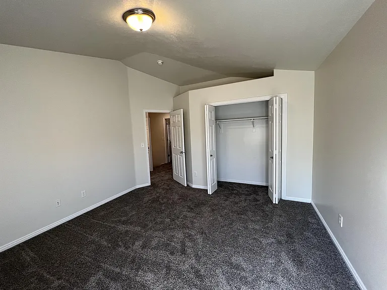 202 E White Spruce Cv — Photo 17