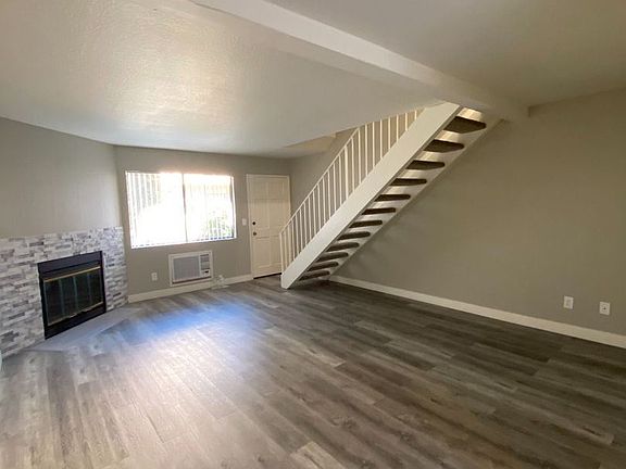 4th image of 10803 Cherry St