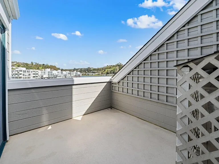 6052 Shelter Bay Ave — Photo 17