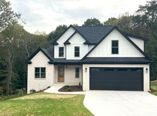 4205 9th St NE, Hickory, NC 28601