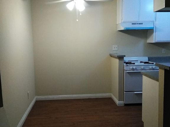 3rd image of 21825 Saticoy St APT 7