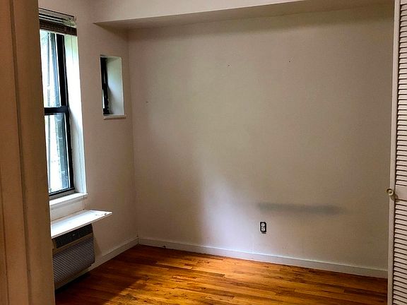 4th image of 325 W 30th St APT A2