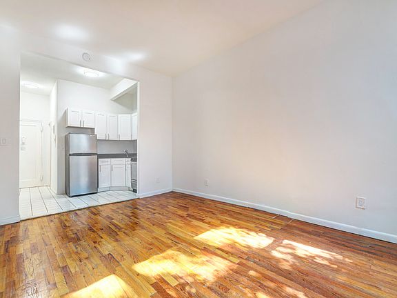 2nd image of 225 E 10th St APT 2A