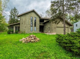 345 Allendale Rd, West Seneca, NY 14224