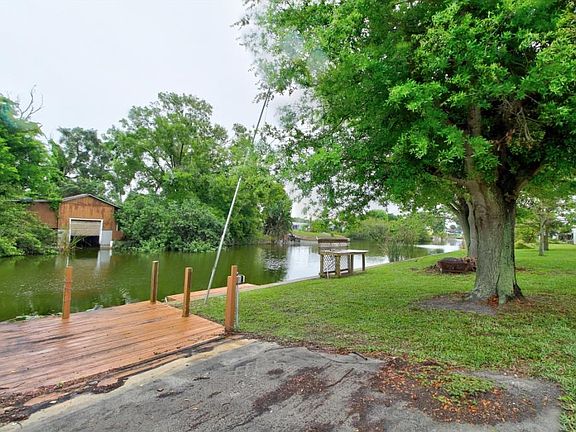 4th image of 1423 Lake Dr W