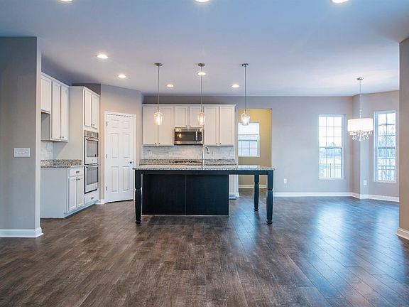 3rd image of 4913 Whispering Creek Ct