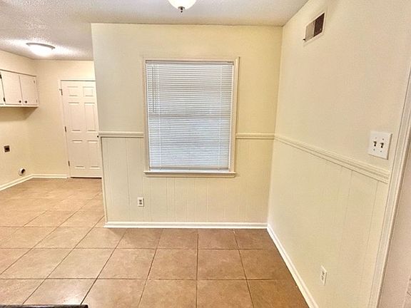 5th image of 3216 Teaberry Ln #1