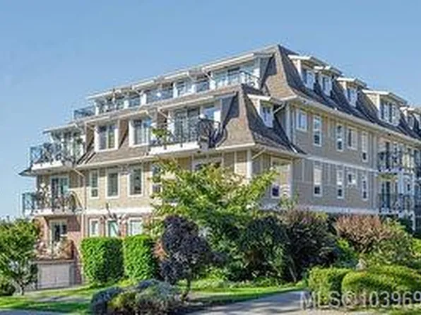4536 Viewmont Ave #406, Saanich, BC V8Z 5L2