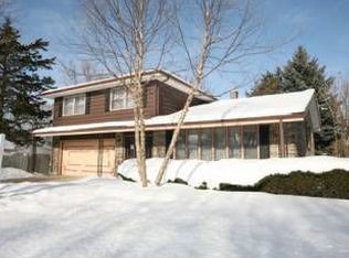 316 Pinecroft Dr, Roselle, IL 60172