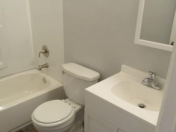 5th image of 1122 E 65th St
