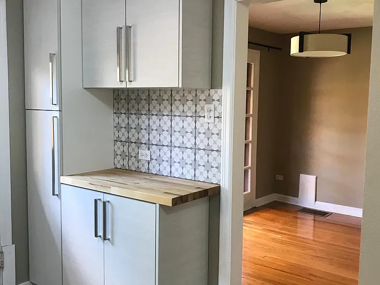 Tons of kitchen storage.