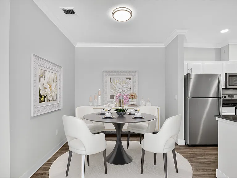 Tesoro Apartments — Photo 25