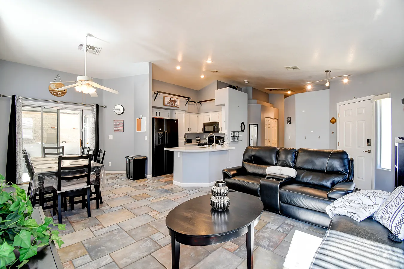 3 bed, $5,500 — Photo 2