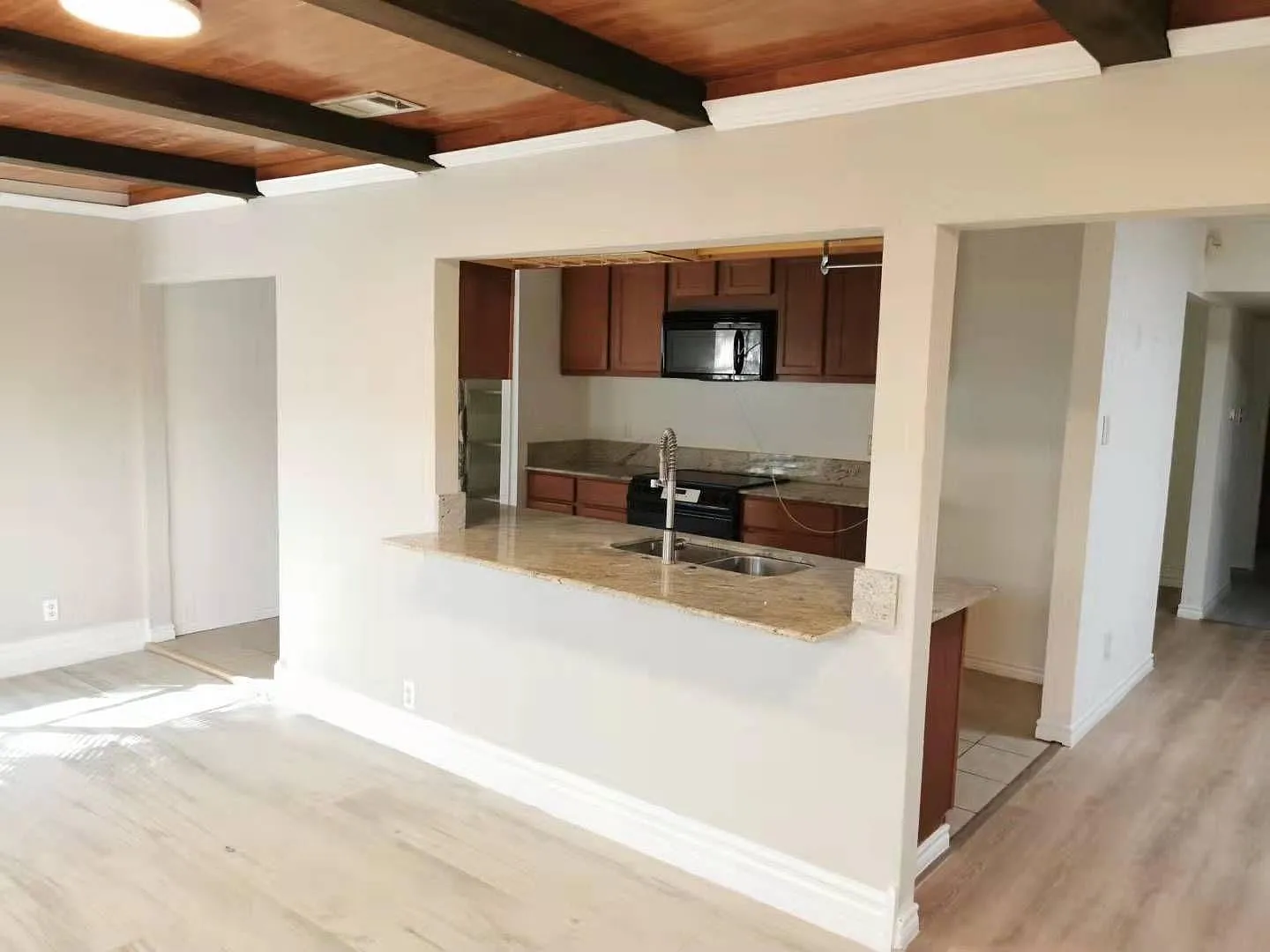 3 bed, 1856 sqft, $2,250 — Photo 4