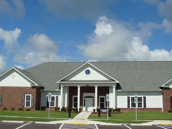 3rd image of 385 Auburn Lane NW