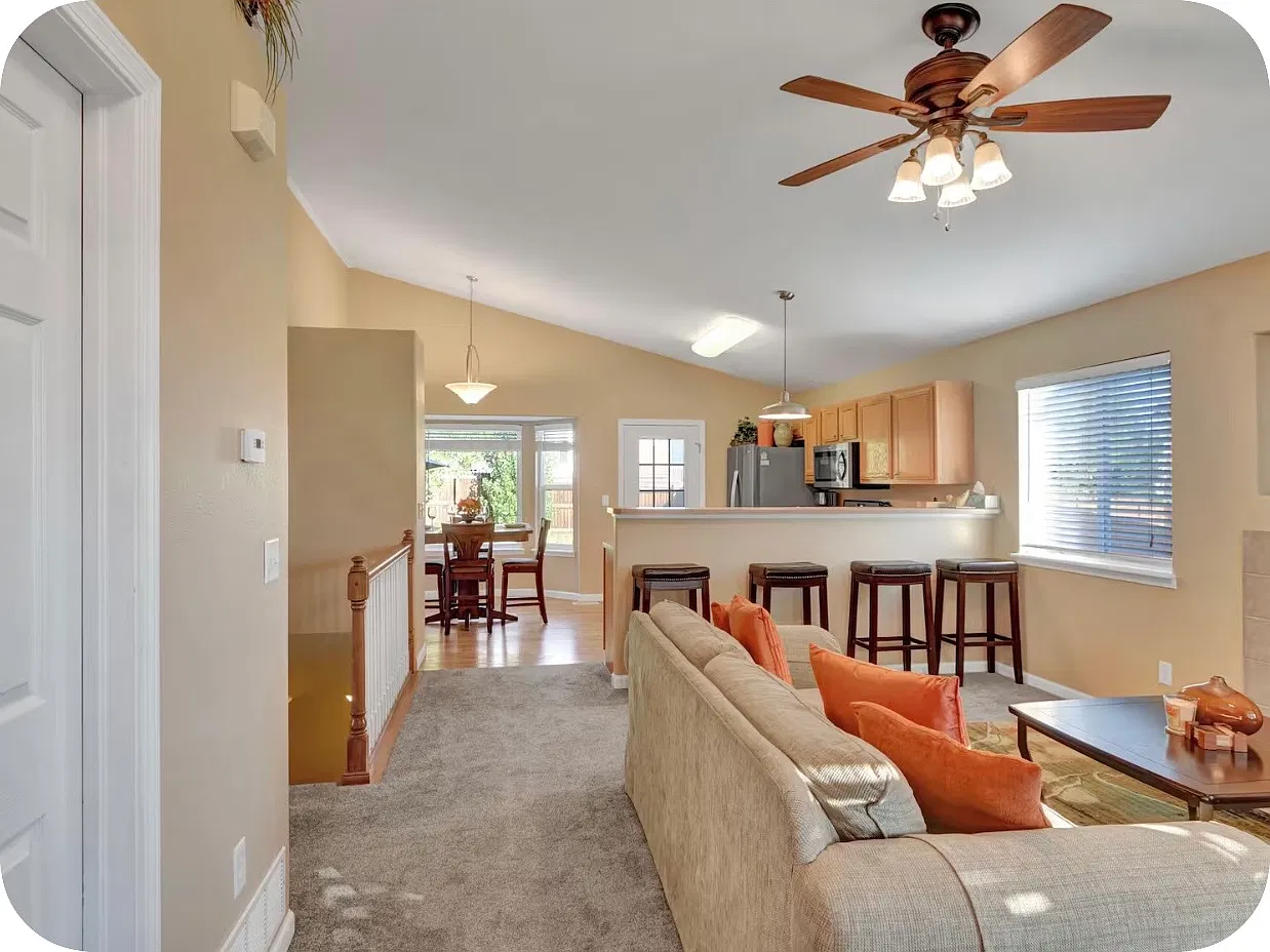 4 bed, 2100 sqft, $2,900 — Photo 1
