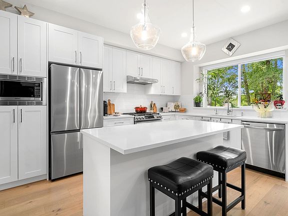 5th image of 1871 165a St #32