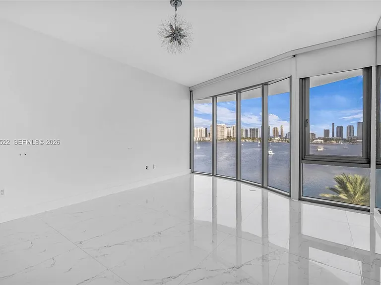 17111 Biscayne Blvd #411 — Photo 24