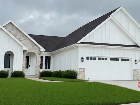 405 Woodmoor Dr, Waukee, IA 50263