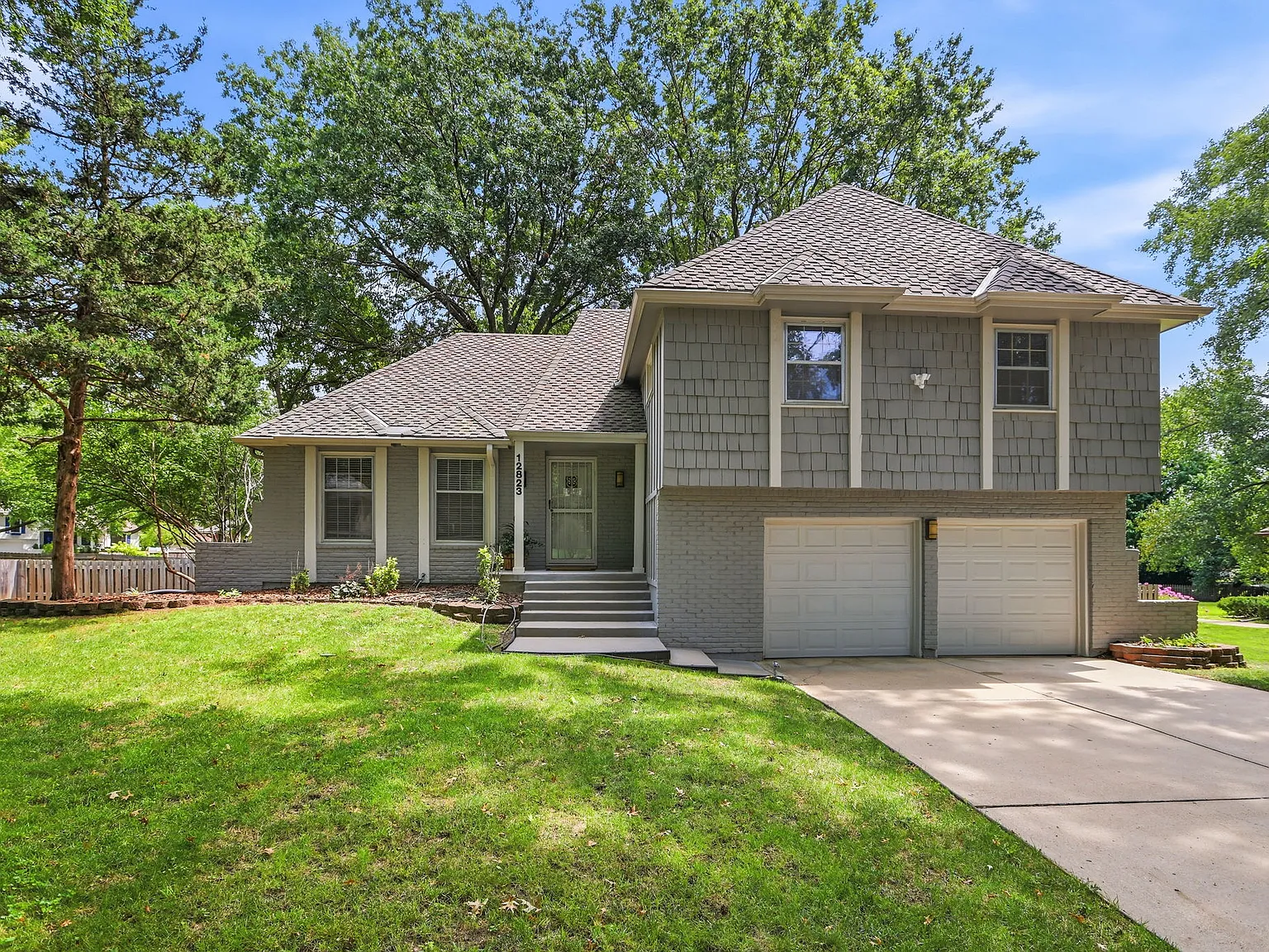 4 bed, 2.5 bath, 2400 sqft, $2,950 — Photo 3