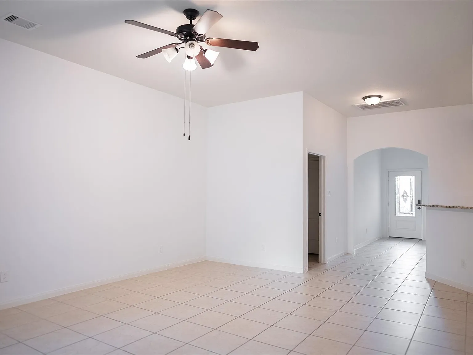 3 bed, 2.0 bath, 1739 sqft, $1,800 — Photo 4