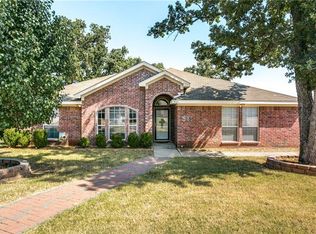 541 Harbor Crest Rd, Azle, TX 76020