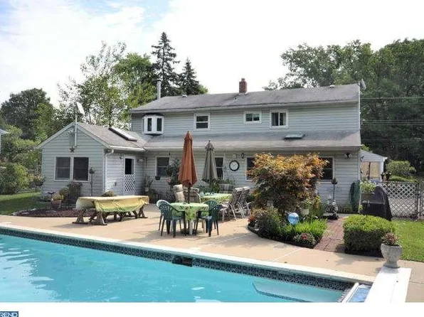129 Bluejay Rd, Chalfont, PA 18914