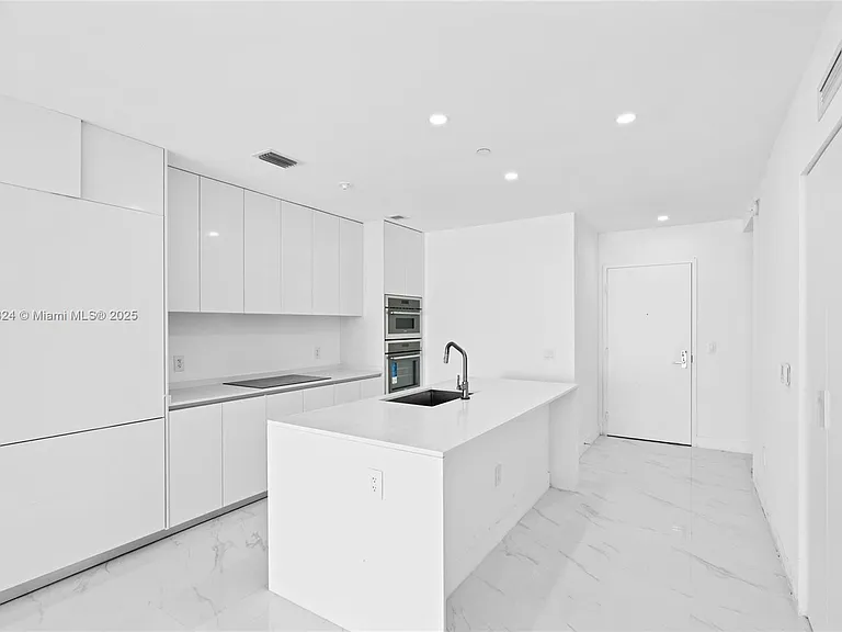 700 NE 24th St — Photo 21
