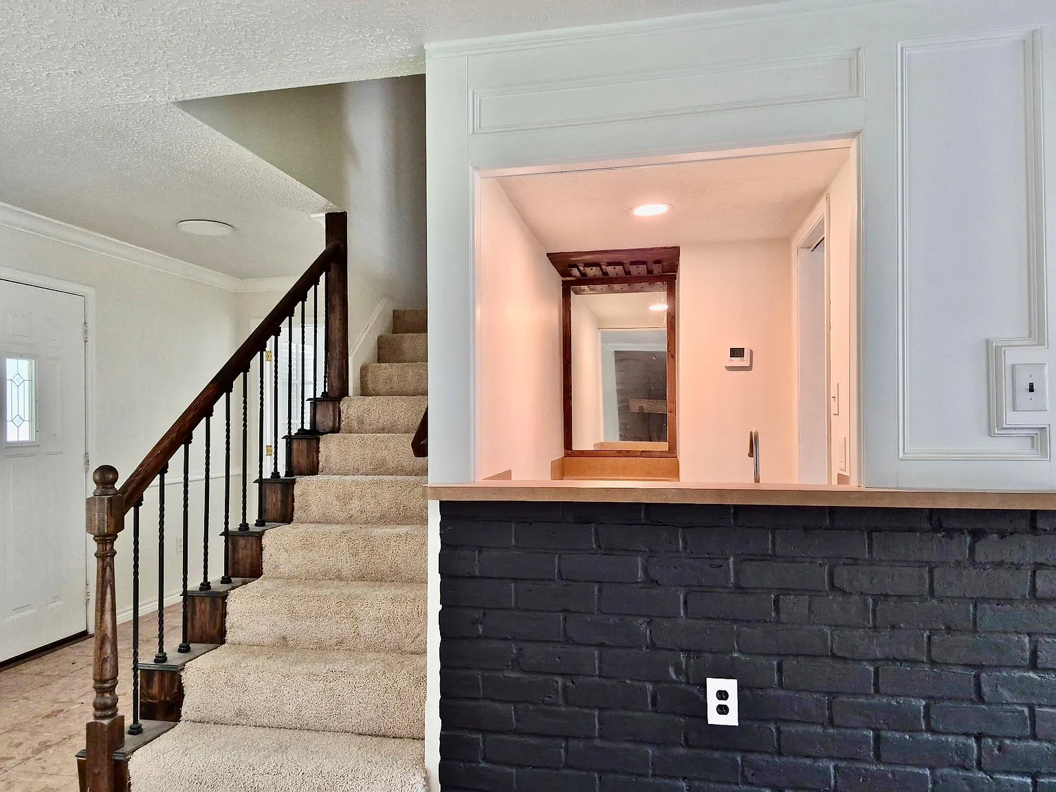 4 bed, 2.5 bath, 2296 sqft, $2,295 — Photo 2