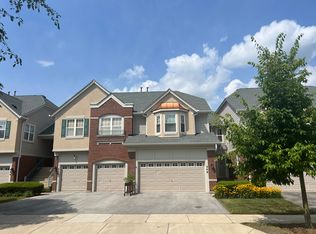 348 Pine Lake Cir, Vernon Hills, IL 60061