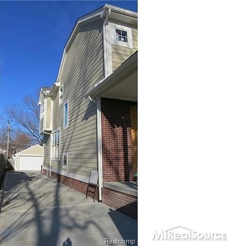 2nd image of 1323 Humphrey Ave
